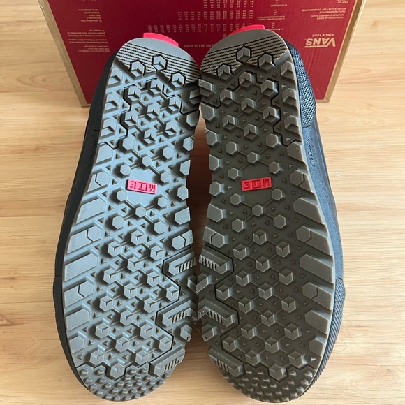 Vans SK8-HI GORE-TEX MTE-3 'BLACKOUT' Women 9.0 US Mens 7.5 US - Picture 12 of 13